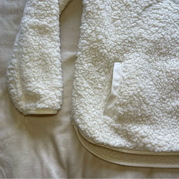 Cream Sherpa Pullover size Medium - Picture 6 of 14